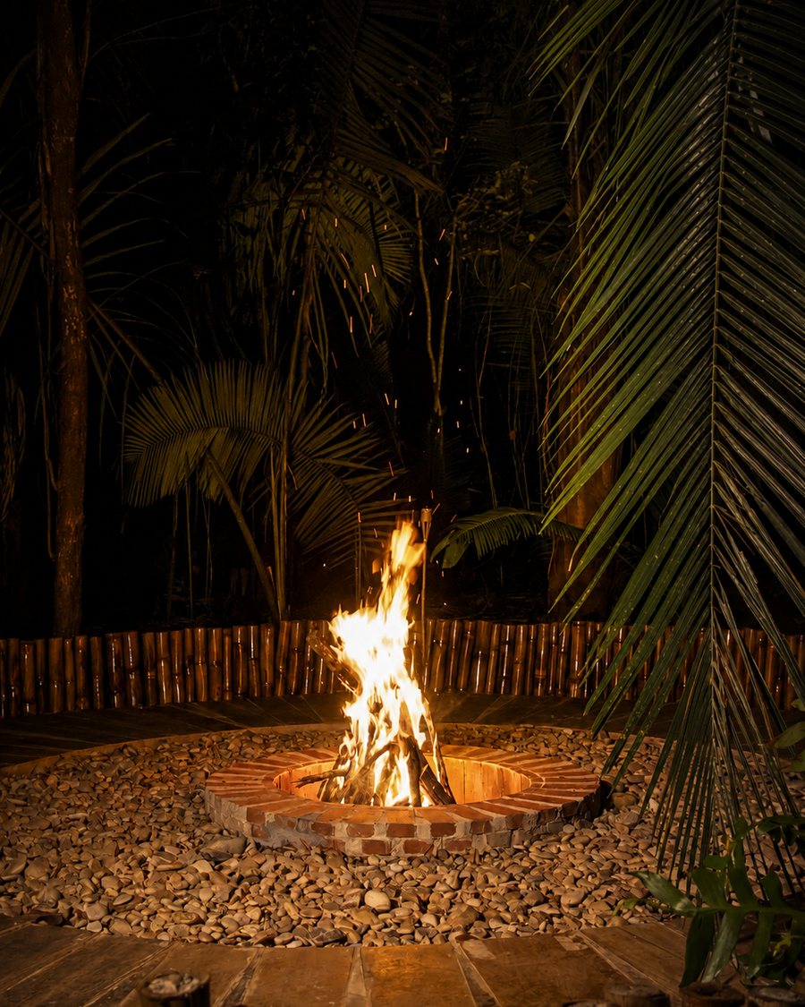 Fogo de chão aceso à noite